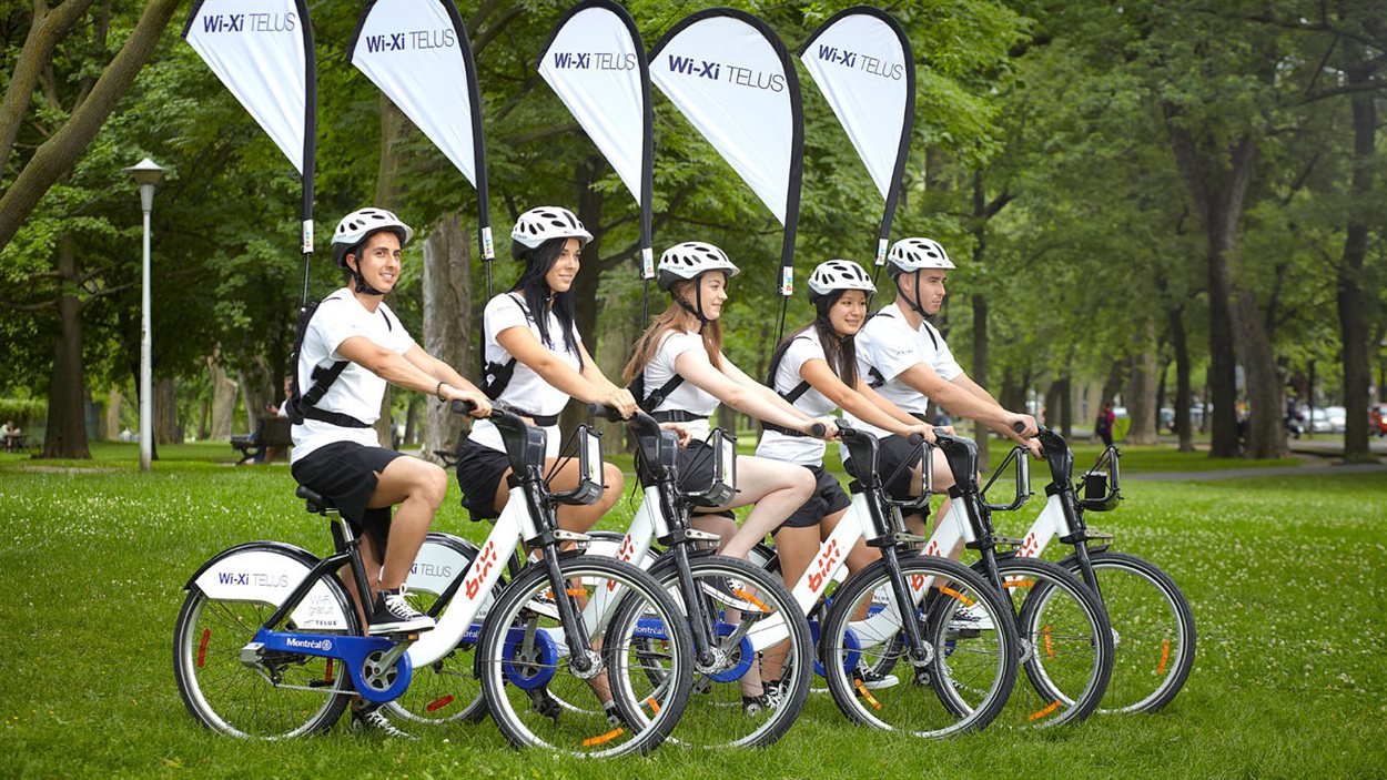 Les Bixi offrant le Wi-Fi gratuit seront reconnaissables avec leur oriflammes aux couleurs de Telus.