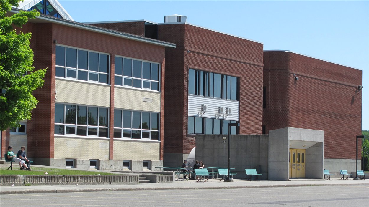 Hausses de taxes et déficit à la Commission scolaire KamouraskaRivière