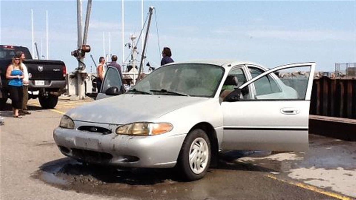 Reve Voiture Qui Tombe Dans L Eau Bas-Saint-Laurent : l'automobile tombée dans le fleuve est repêchée, 12  jours plus tard | Radio-Canada.ca