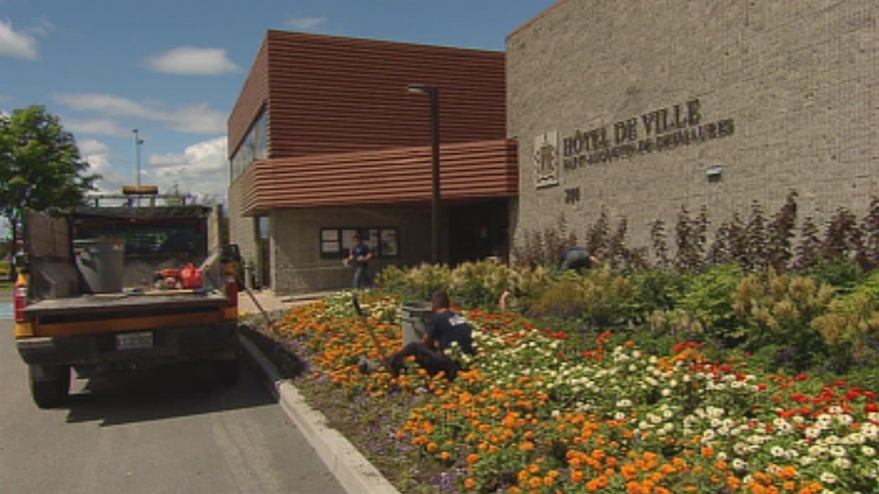 Les cols bleus de SaintAugustindeDesmaures votent