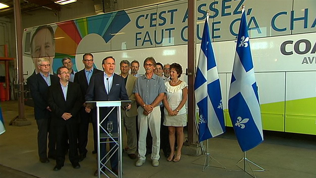 François Legault et des candidats caquistes dans la région de Québec.