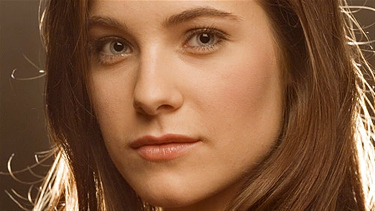 Next photo of Caroline Dhavernas