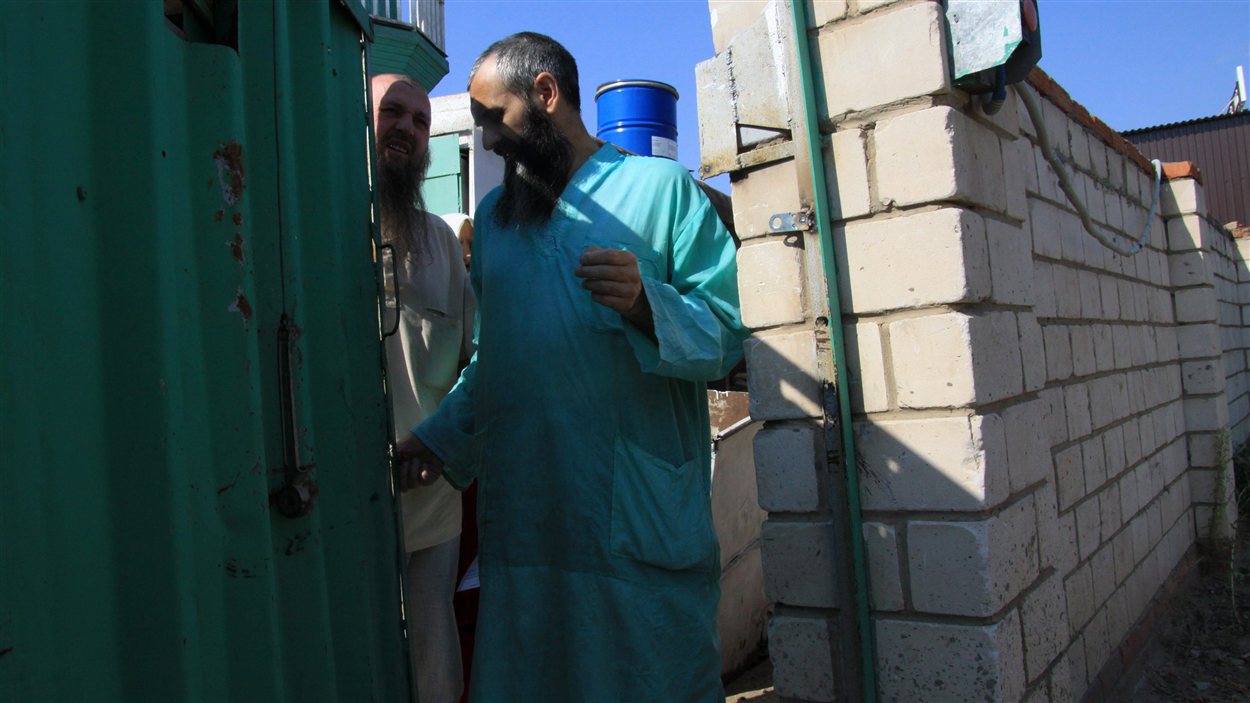 Des membres d'une secte découverts dans un abri-sous-terrain près de Kazan, en Russie.