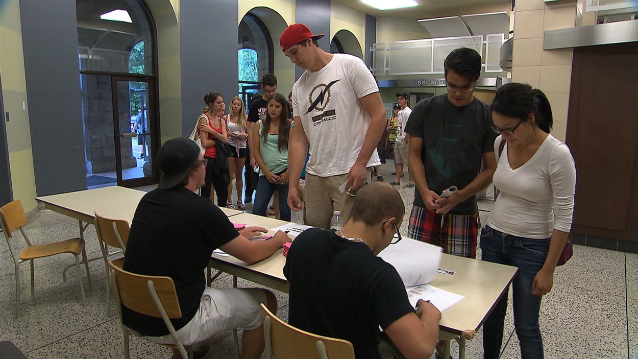 Les étudiants du Collège de Valleyfield ont décidé mercredi de reprendre les cours
