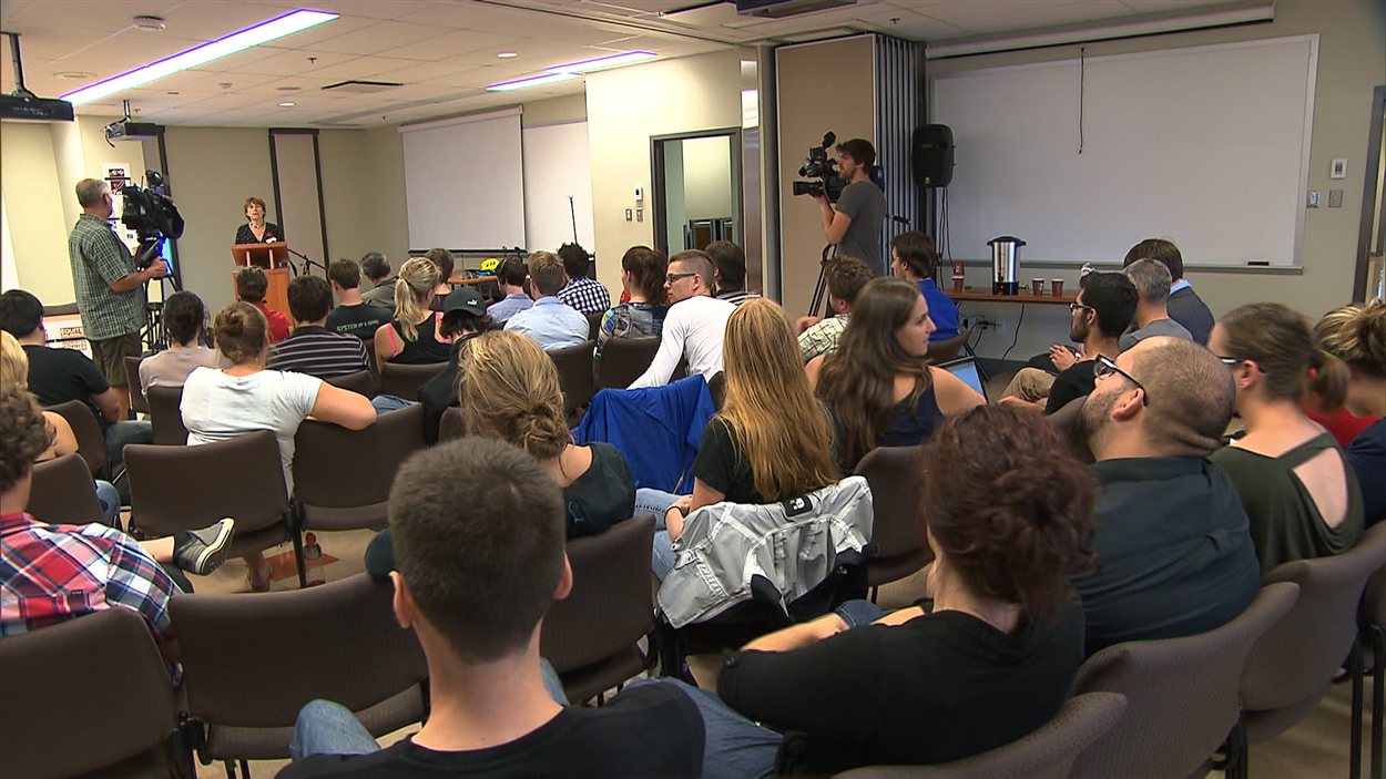 Des étudiants participent au congrès de la FEUQ.