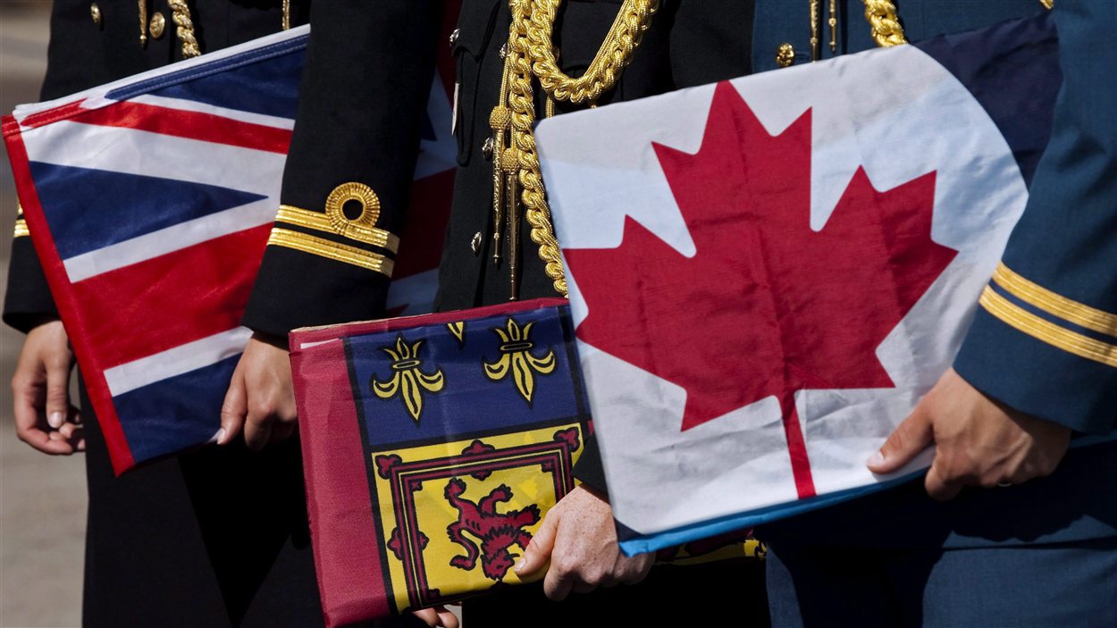 Le gouvernement Harper redonne la dénomination royale aux Forces armées.