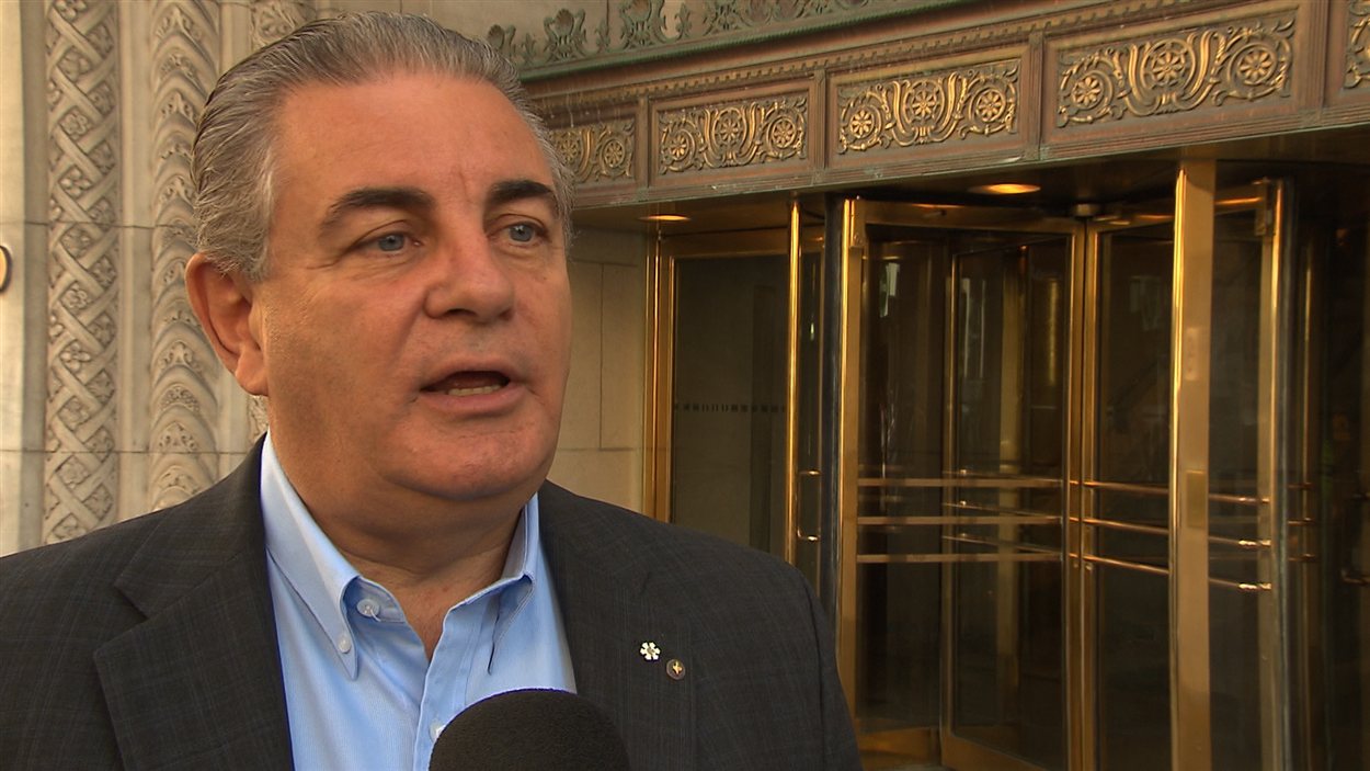 Jacques Duchesneau a répondu aux questions de Radio-Canada au sortir d'un entretien avec le quotidien The Gazette.