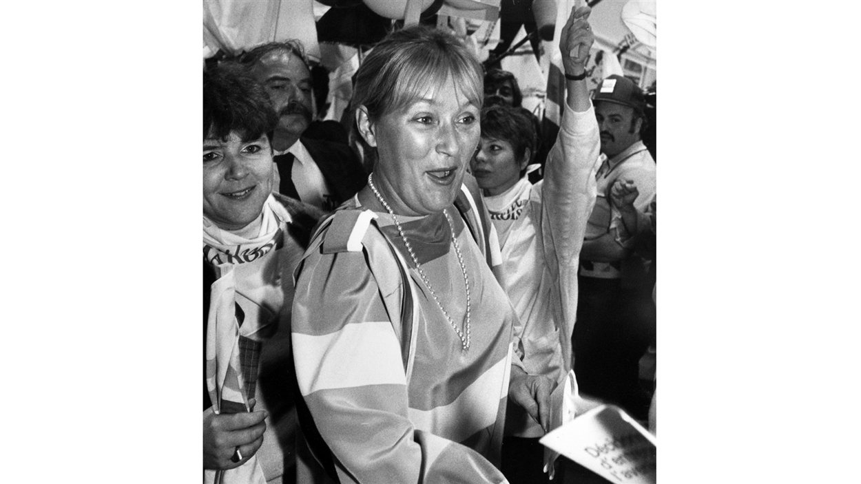 Pauline Marois se lance dans la course à la direction du PQ après la démission de René Lévesque. (1985)