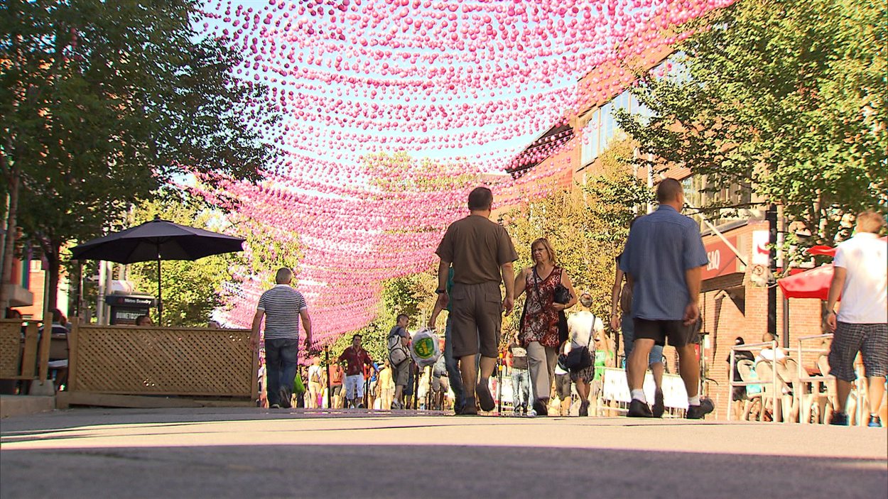 Dernière journée pour marcher sur la rue SainteCatherine Est RadioCanada Dernière journée pour marcher sur la rue SainteCatherine Est RadioCanada