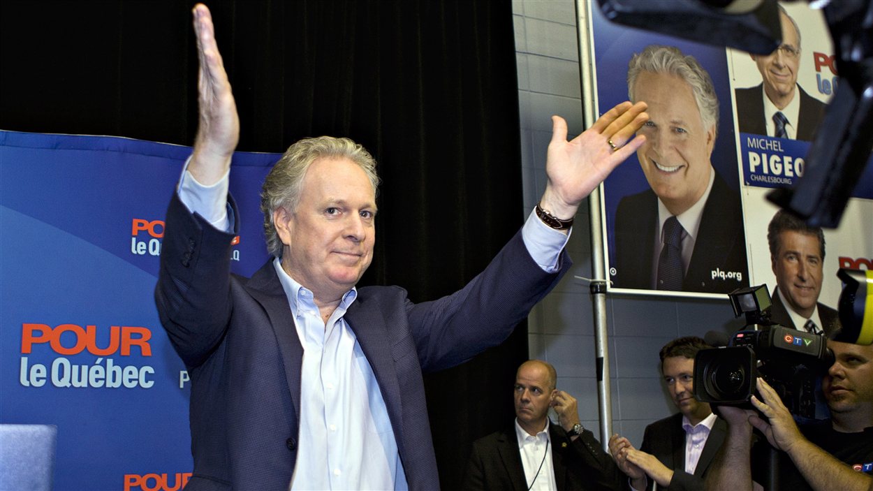 Jean Charest à Québec devant des militants libéraux.
