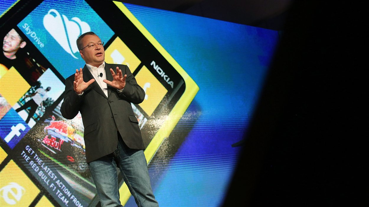 Stephen Elop, directeur de Nokia, a dévoilé les nouveaux Lumia 920 et 820 lors d'un événement conjoint avec Microsoft à New York, le 5 septembre 2012