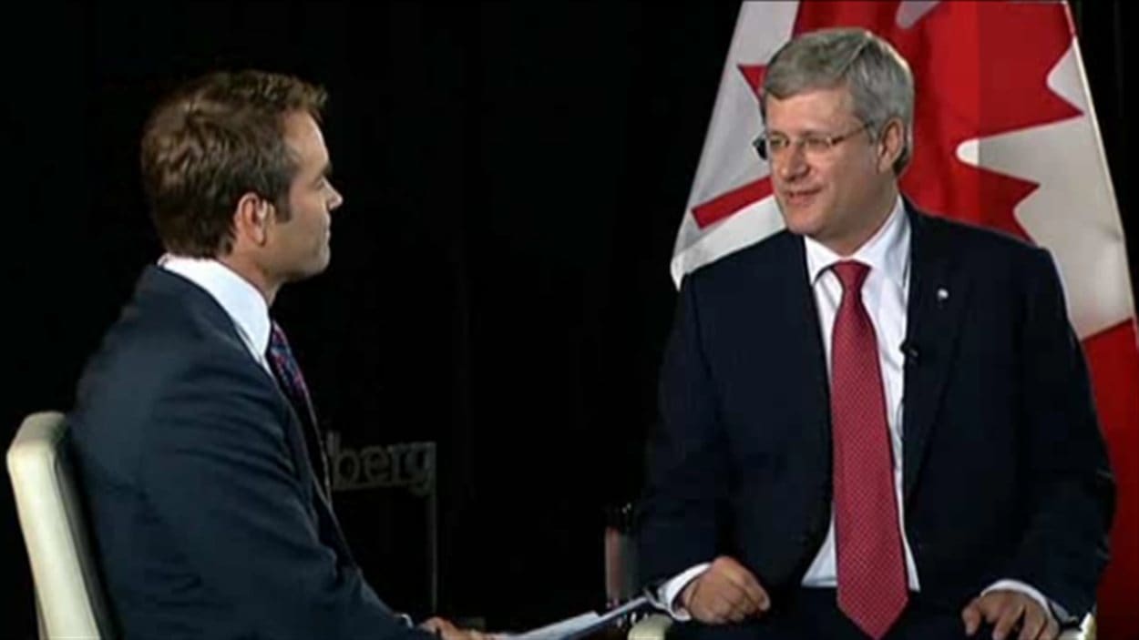 Le premier ministre du Canada, Stephen Harper, prend part à une séance de questions et de réponses organisée par l'agence Bloomberg à Vancouver, le 6 septembre 2012.