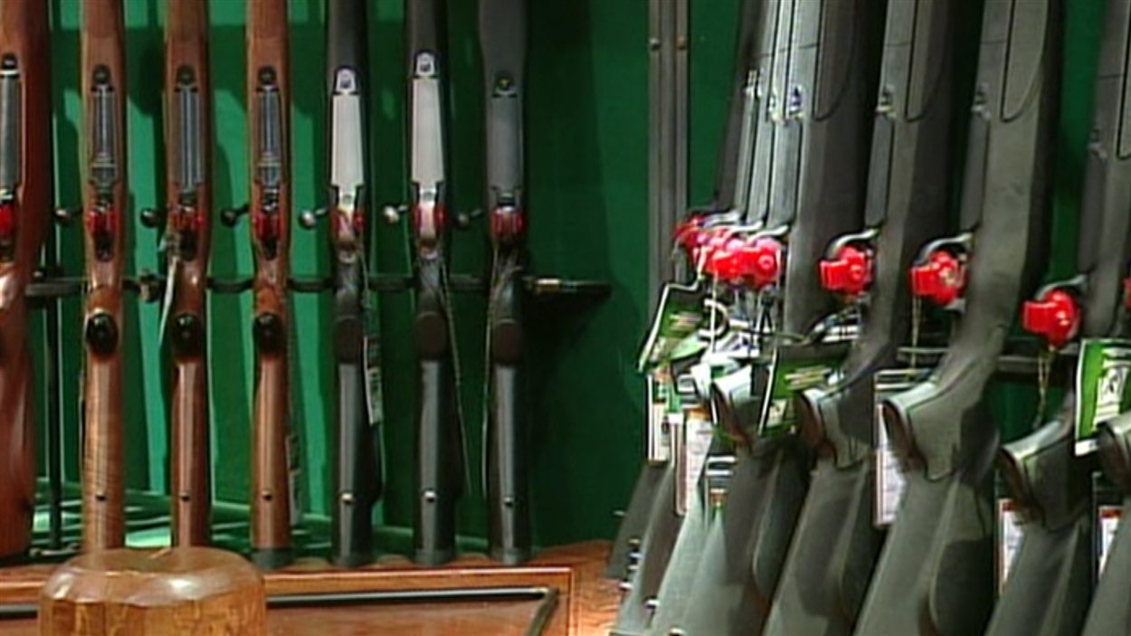 Armes d'épaule