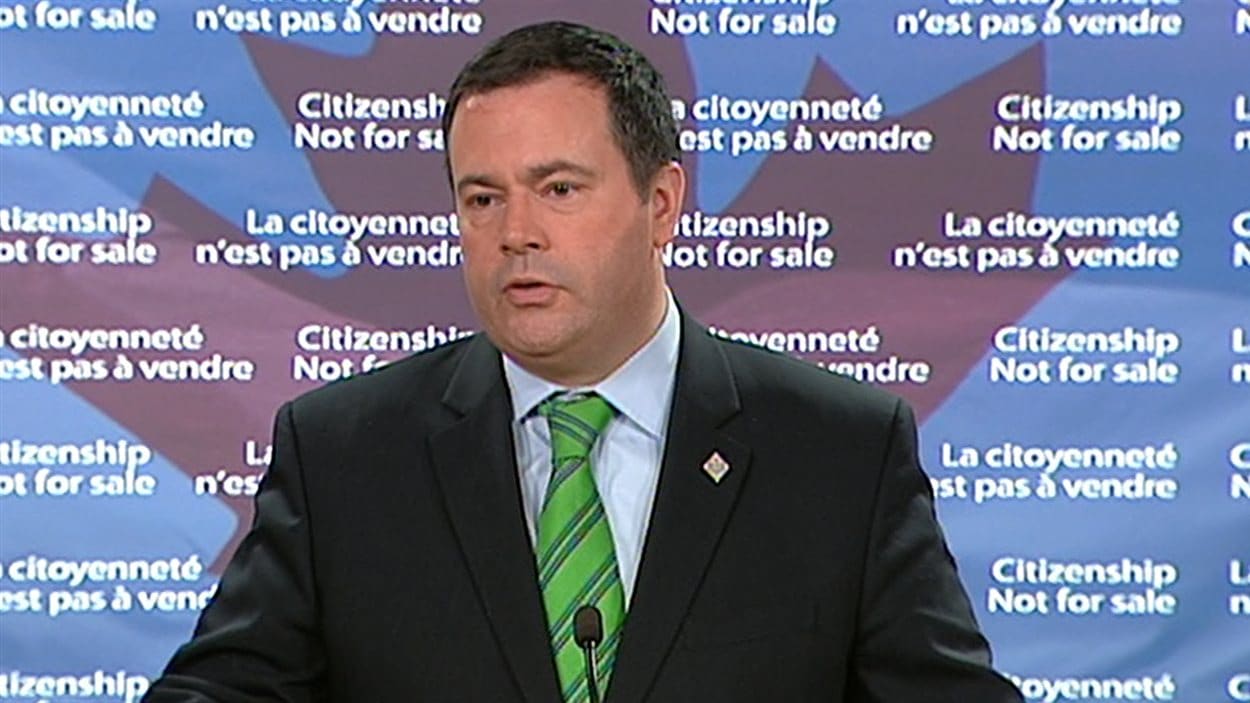 Le ministre de la Citoyenneté, de l'Immigration et du Multiculturalisme, Jason Kenney