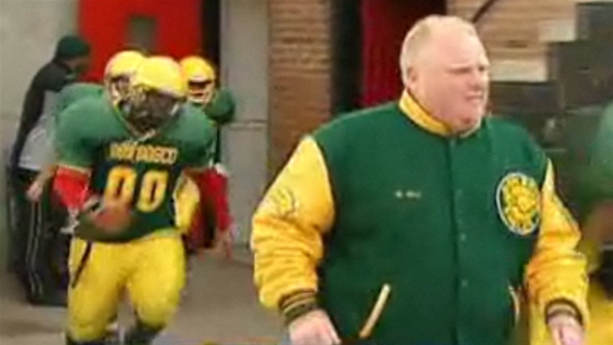 Le maire de Toronto, Rob Ford, supervise l'entraînement de son équipe de football amateur.
