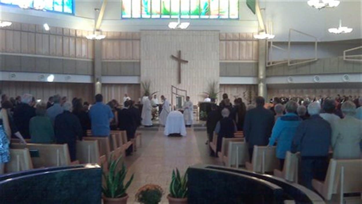 Funérailles Allyre Sirois, cathédrale Holly Family à Saskatoon