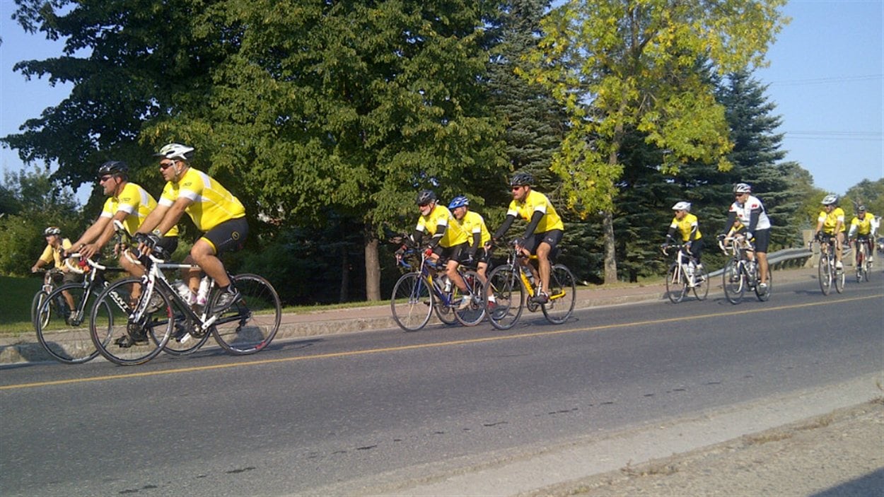 Des participants au GranTour de l'espoir 2012