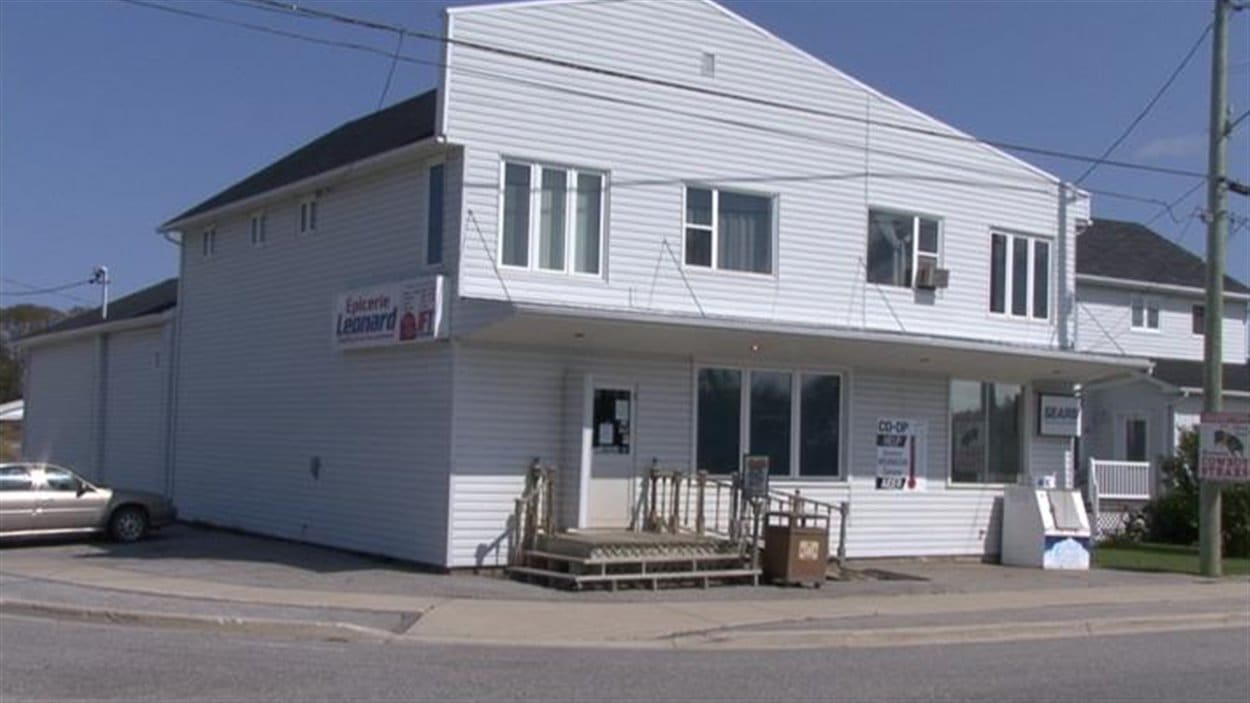 La seule épicerie de Moonbeam deviendra une coopérative.