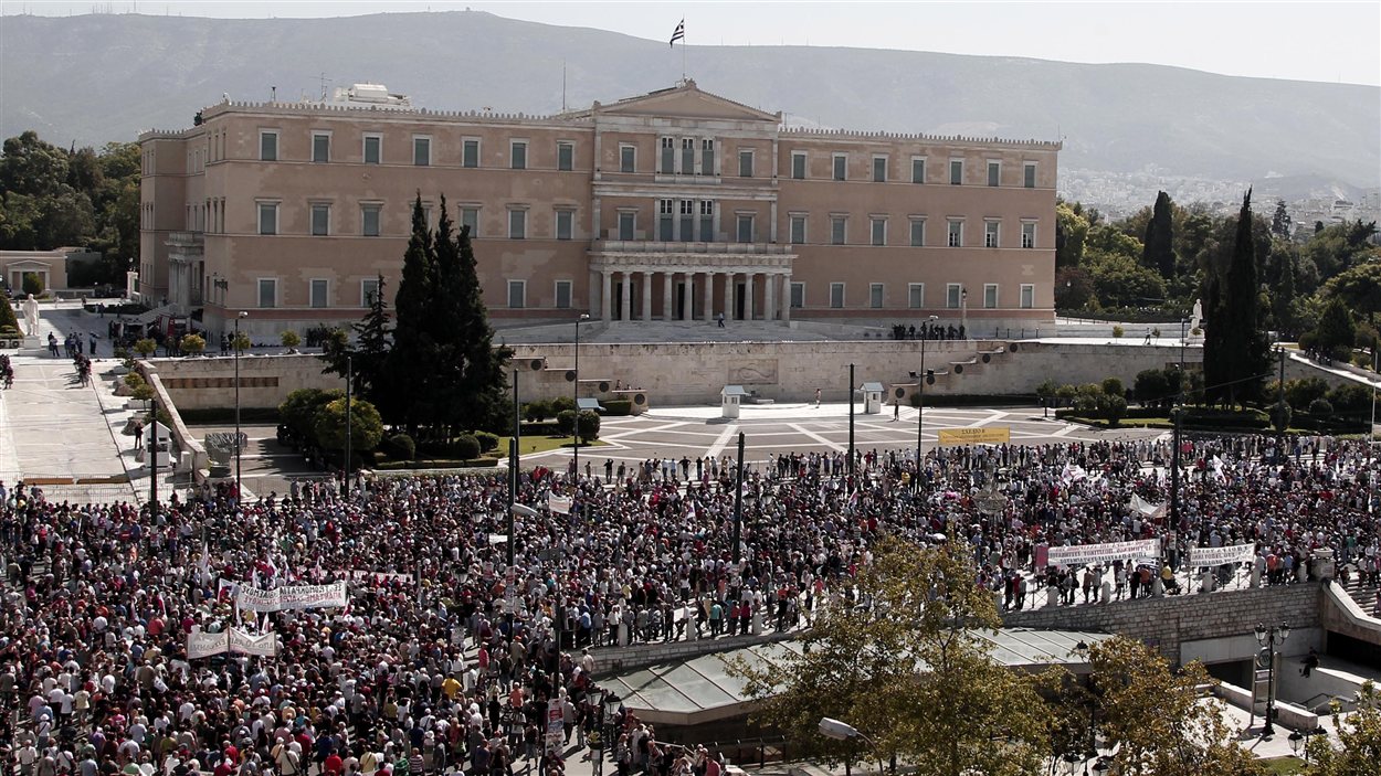 Manifestants devant le Parlement grec