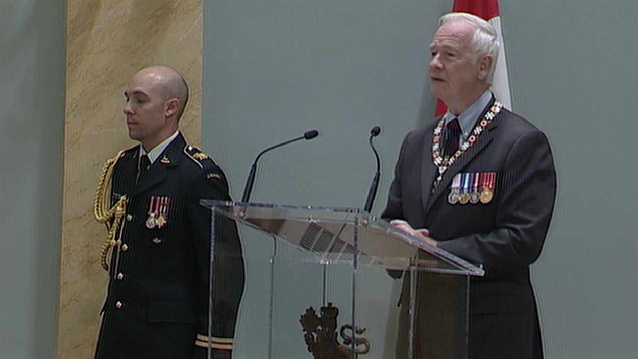 Le gouverneur général du Canada, David Johnston, a remis une distinction de l’Ordre du Canada à 43 personnes.