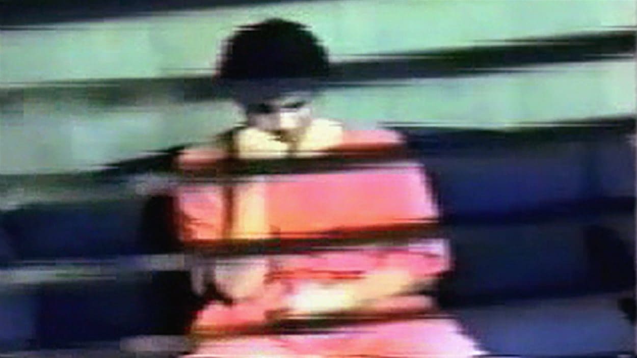 Omar Khadr est interrogé en 2003 sur la base de Guantanamo, à Cuba.