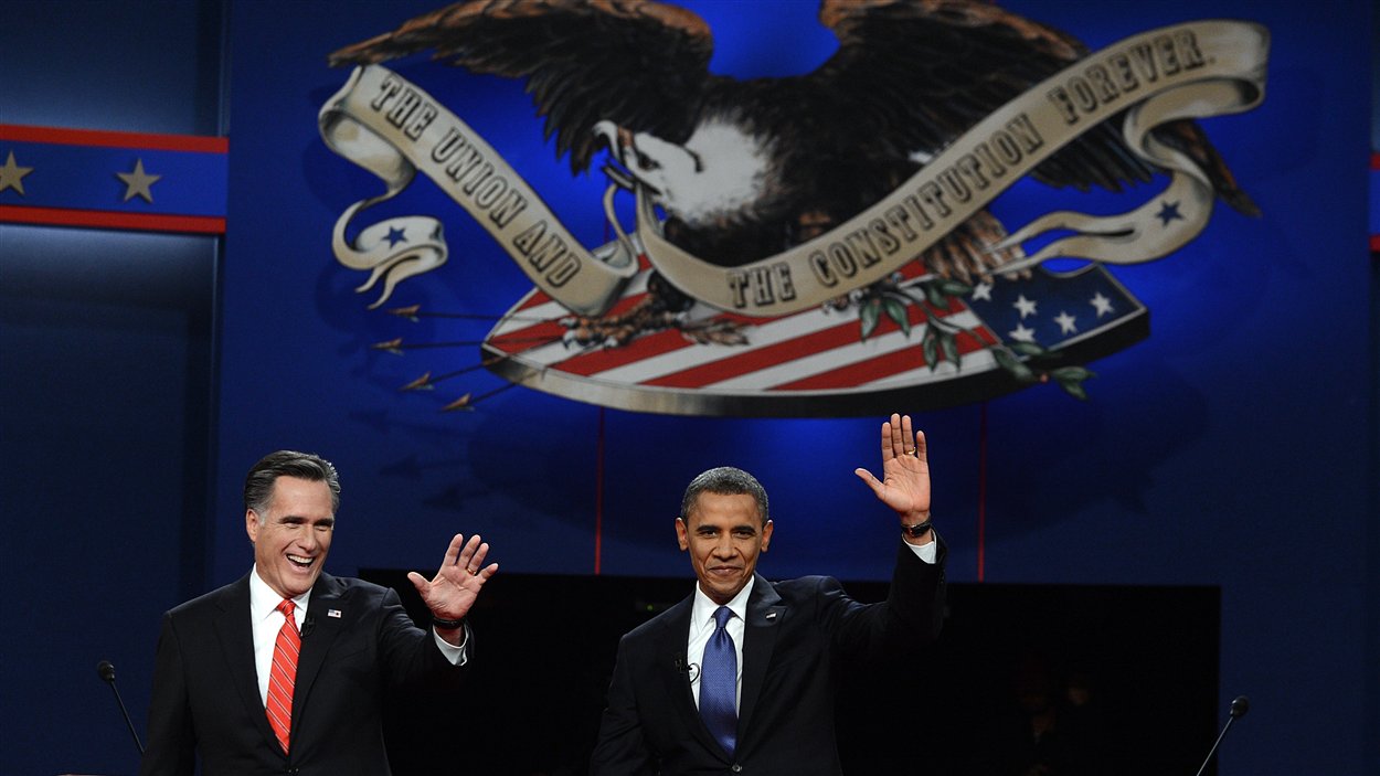 Mitt Romney et Barack Obama lors du premier débat télévisé à Denver, au Colorado.