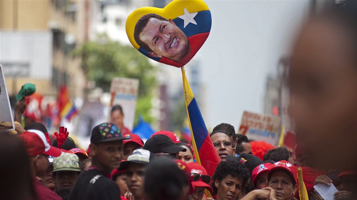 Des partisans de Chavez réunis dans les rues de Caracas, le 4 octobre. 