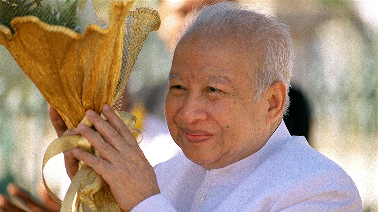 L'ancien roi du Cambodge Norodom Sihanouk lors d'une cérémonie en décembre 2002.