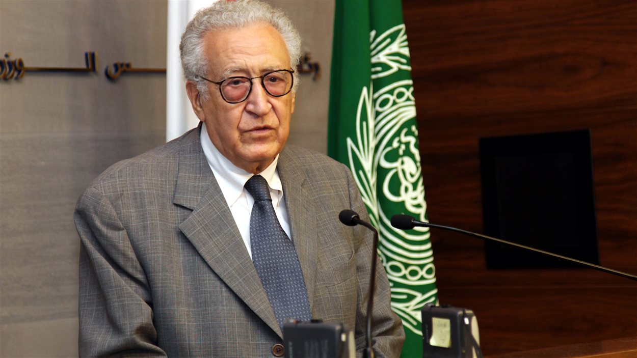 Lakhdar Brahimi lors de son point de presse dans la capitale libanaise