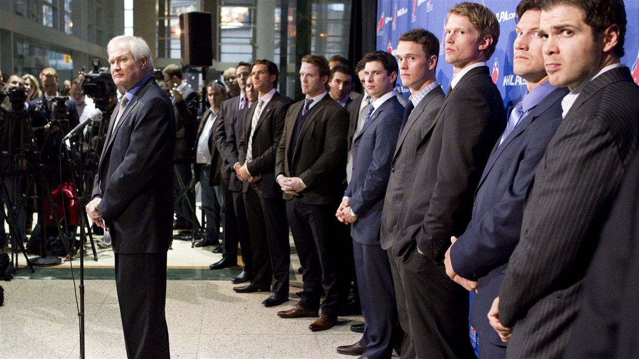 Donald Fehr et les joueurs présents à la réunion à Toronto