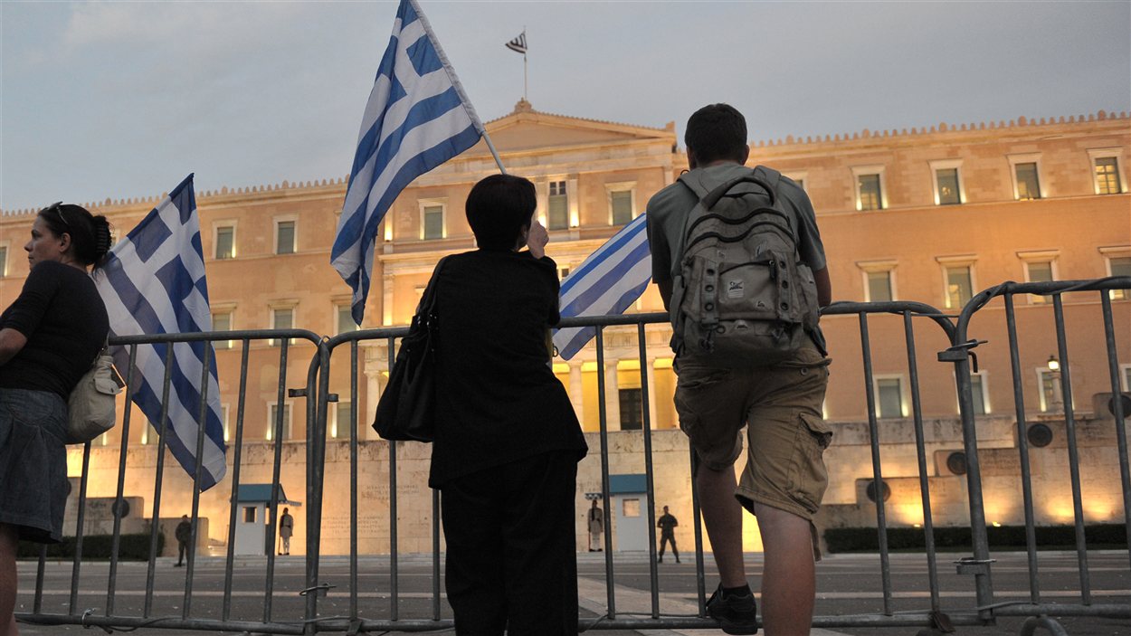 Des manifestants devant le parlement grec