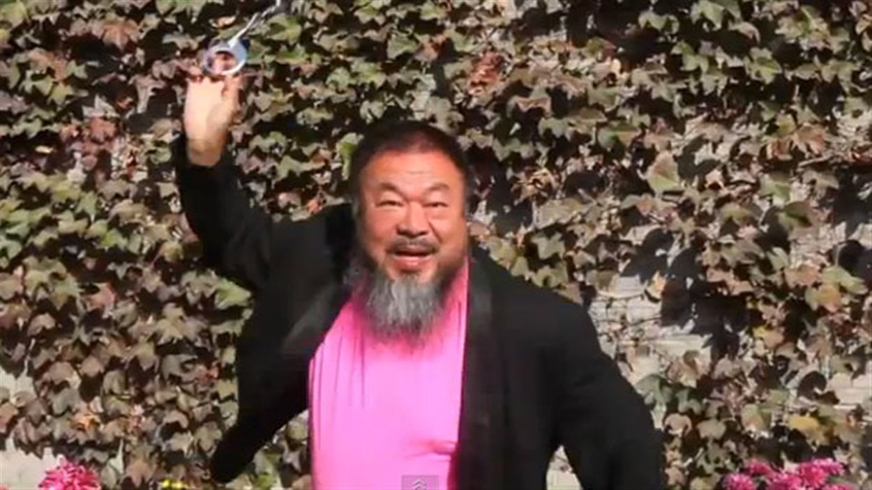 Ai Weiwei danse le Gangnam style pour passer un message