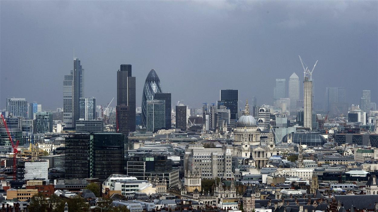 Le Royaume Uni Sort De La R Cession Radio Canada   AFP 121025 Z6756 Londres Royaume Uni Sn1250 