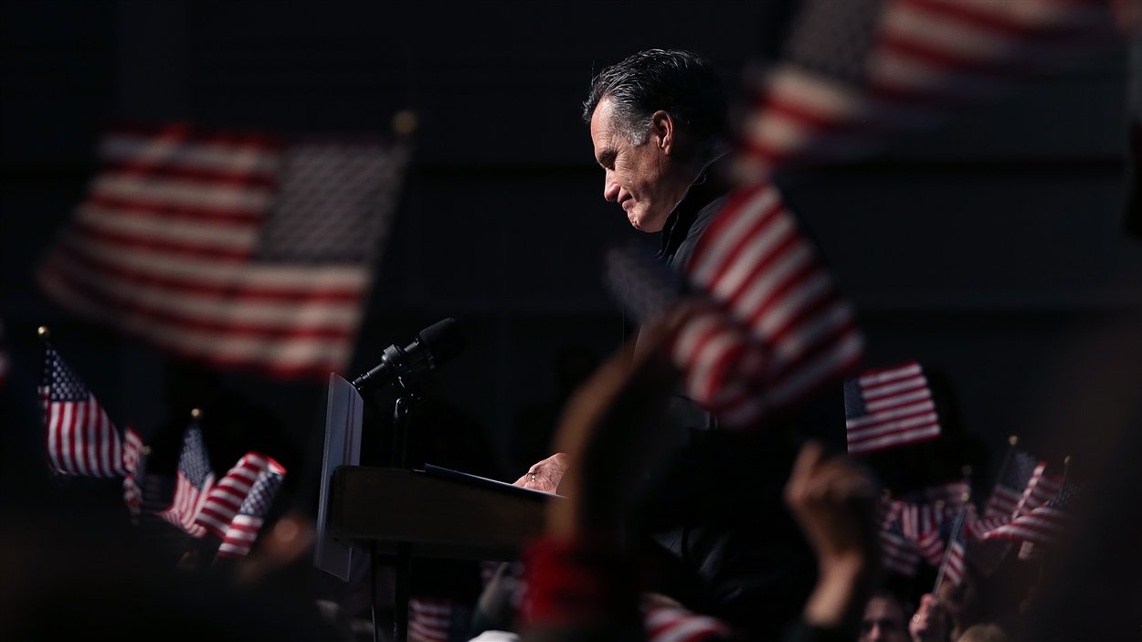 Le candidat républicain Mitt Romney devant ses partisans à Newport News, en Virginie, à 48 heures du scrutin