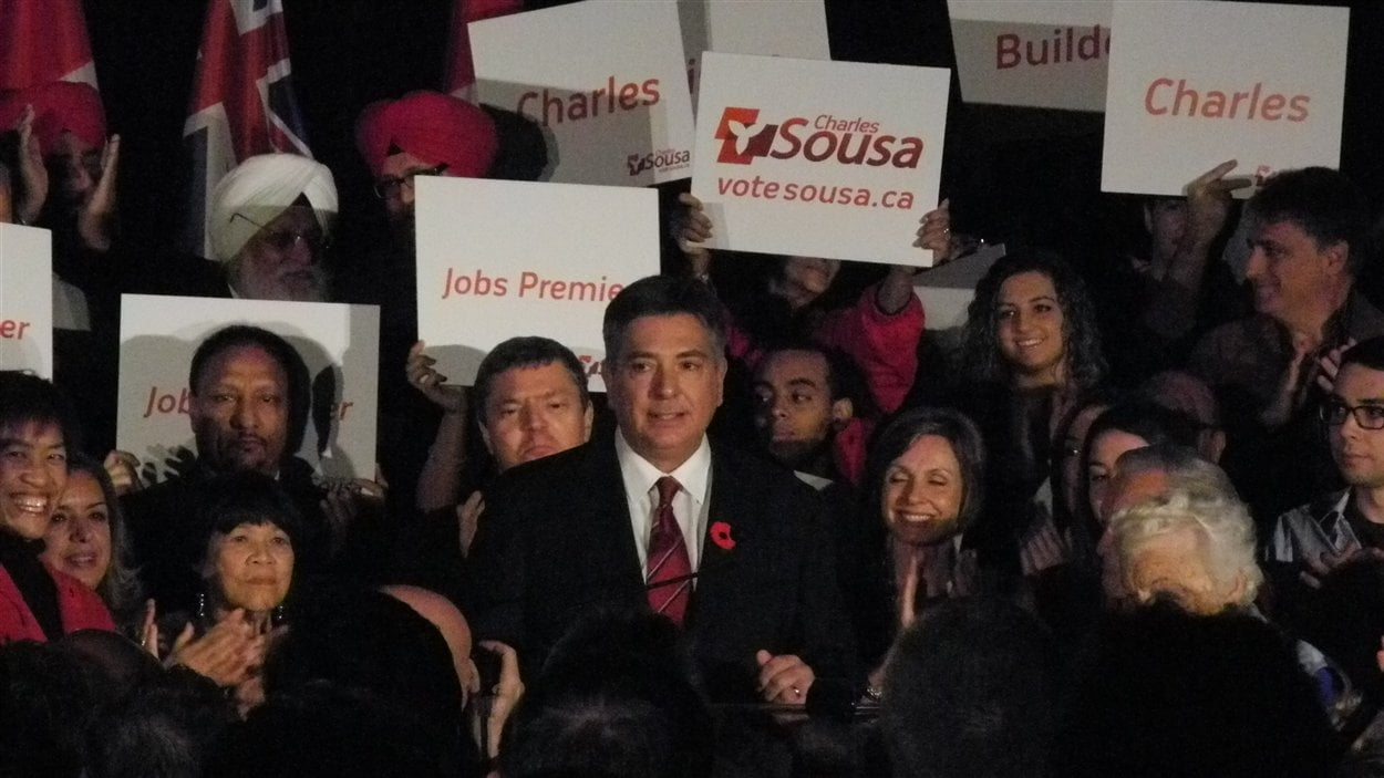 Charles Sousa a annoncé sa candidature à la direction du Parti libéral de l'Ontario à Mississauga.