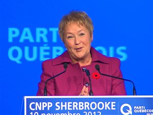Pauline Marois livrant un discours à la conférence nationale des présidentes et des présidents du Parti québécois, samedi, à Sherbrooke.