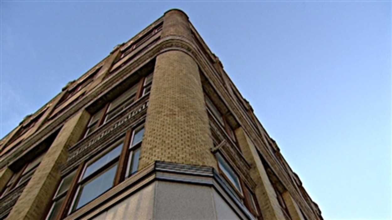 L'édifice Ogilvy, au centreville d'Ottawa, sera finalement démoli