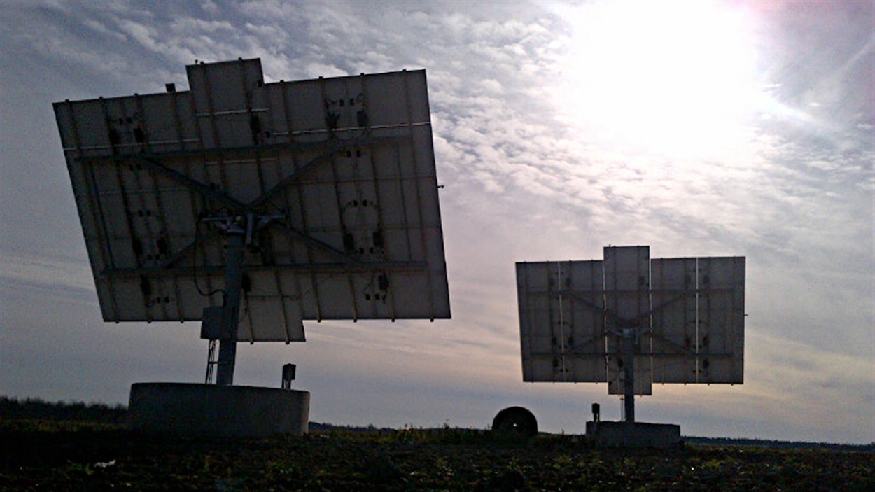 Des panneaux solaires dans l'Est ontarien.
