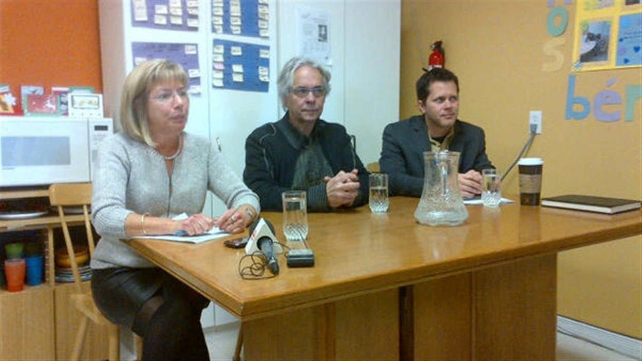 Le centre de pédiatrie sociale de Hull a lancé sa Guignolée du Dr Julien (au centre de la photo) vendredi matin.