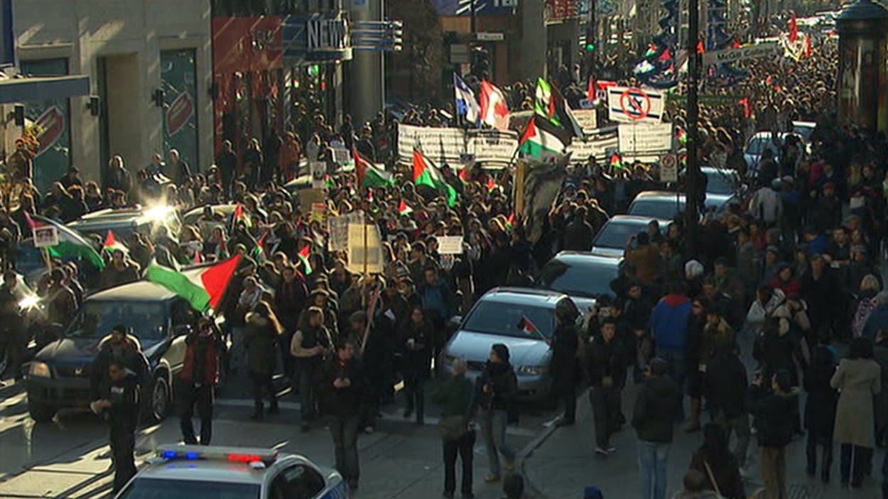 Manifestation d'appui aux Palestiniens de Gaza, au centre-ville de Montréal