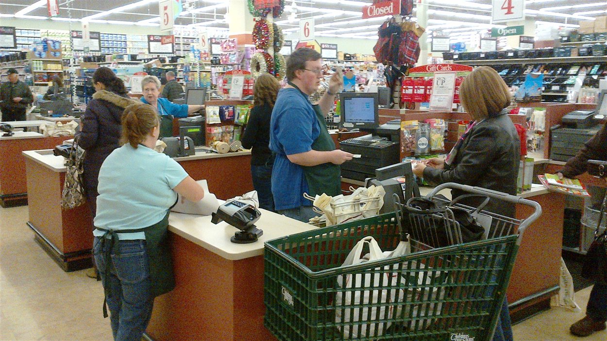 Le prix de certains articles baissera de 50 à 70 % durant les soldes du Black Friday, selon le directeur général du centre commercial de Bangor, James Gertey.