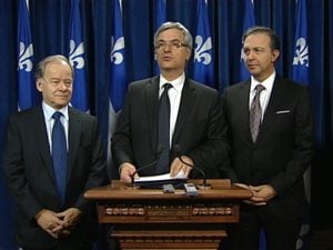 En soirée, les députés libéraux Raymond Bachand, Jean-Marc Fournier et Sam Hamad ont indiqué que leur formation ne renverserait pas le gouvernement péquiste.