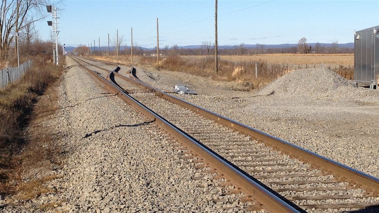 Ligne de train de banlieue Montréal-Saint-Jérôme, à la hauteur de Saint-Janvier-de-Mirabel.