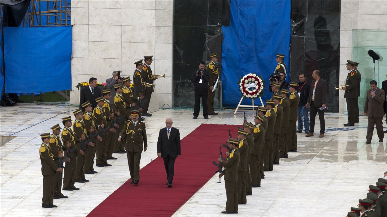 Le corps de Yasser Arafat a été exhumé à Ramallah | Radio-Canada