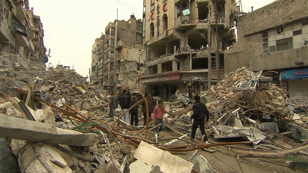 La ville d'Alep, rasée par les bombardements de l'aviation syrienne