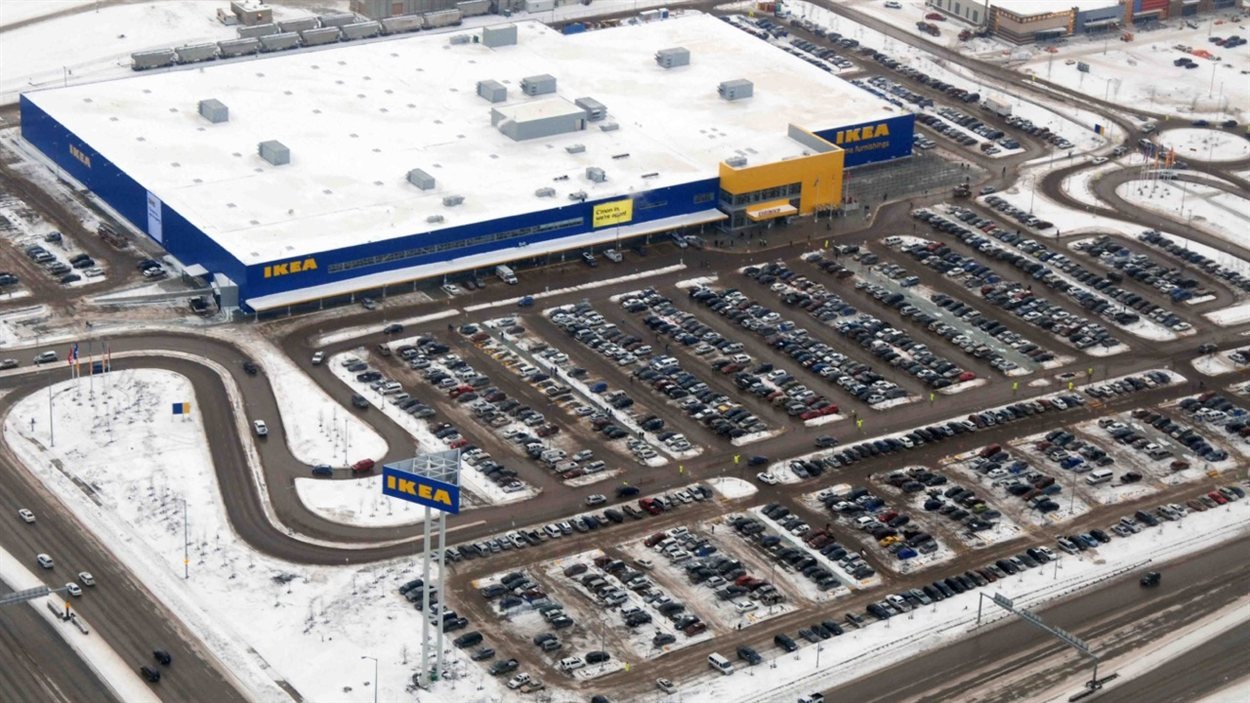 Winnipeg Ikea ouvre ses portes à des milliers de personnes ayant bravé le froid RadioCanada