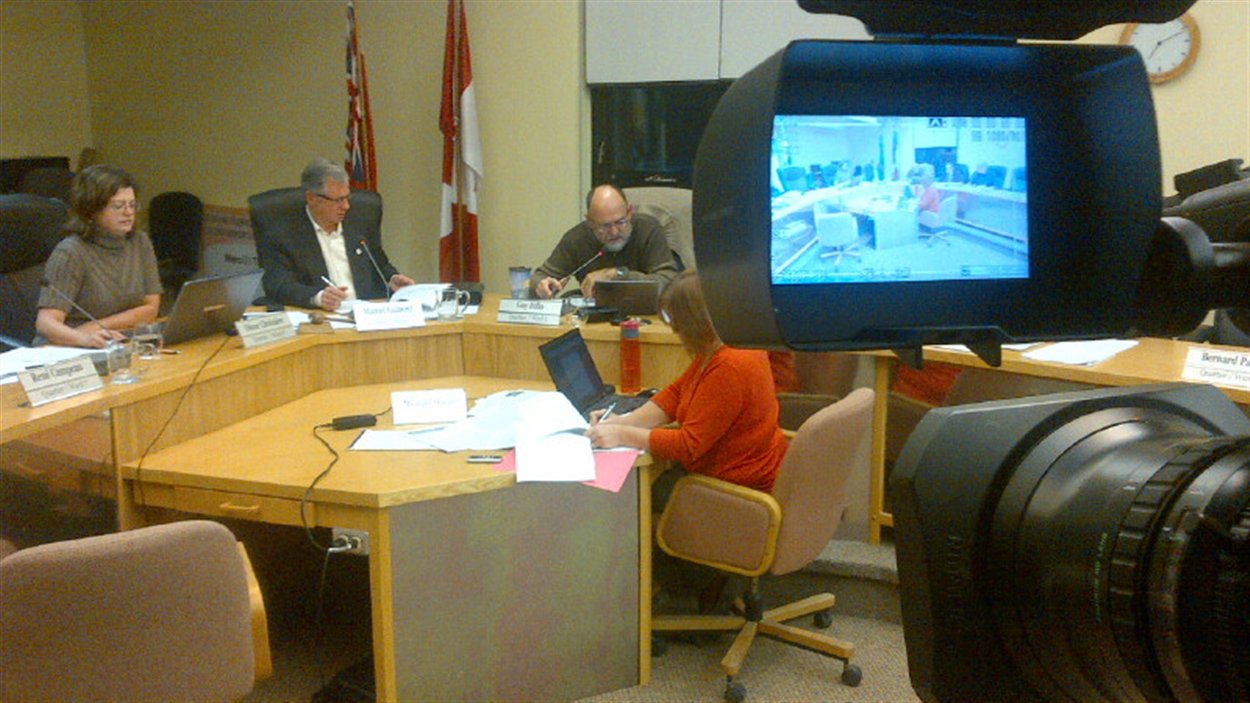 Les élus de ClarenceRockland révisent l'un de leurs règlements Radio