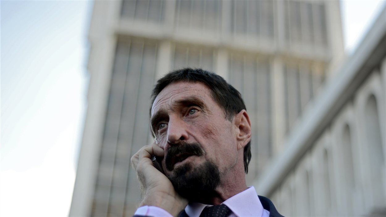 L'informaticien John McAfee devant la Cour suprême au Guatemala le 4 décembre 2012.