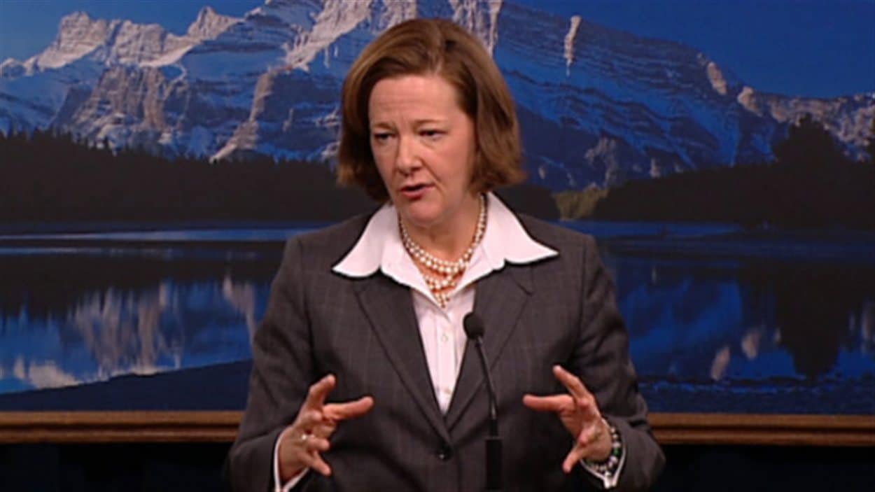 La première ministre de l'Alberta, Alison Redford, en conférence de presse, le 6 décembre 2012.