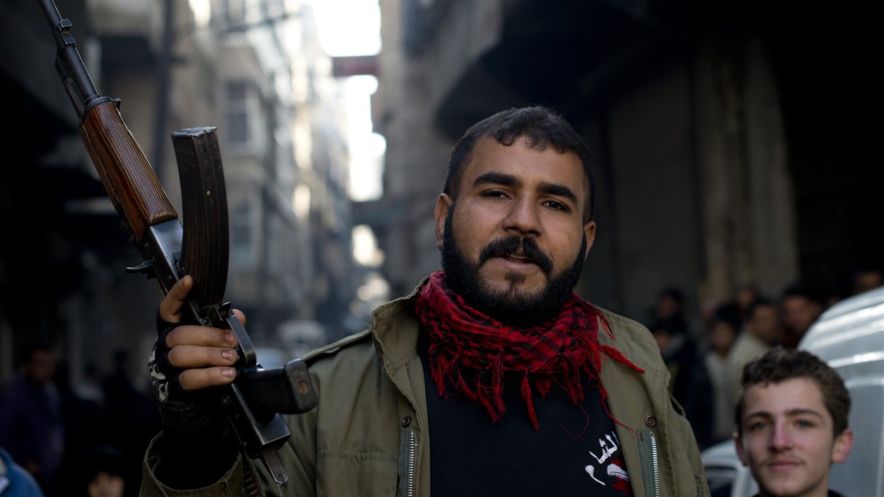 Un rebelle syrien à Al-Fardos, le 9 décembre.
